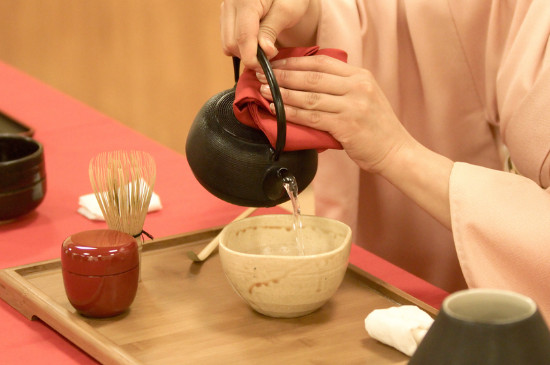 女人喝茶要行扣茶禮嗎，叩茶禮女士能用嗎？