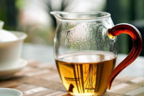 福鼎白茶能長(zhǎng)時(shí)間悶泡嗎，老白茶可以悶著喝嗎？