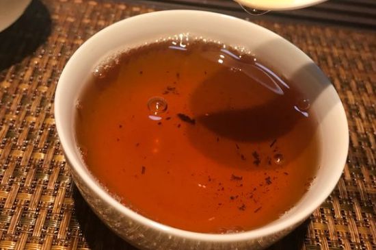 大紅袍第一泡要倒掉嗎，洗茶水需倒掉但第一泡出湯