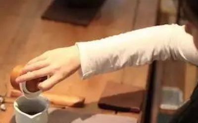 三才蓋碗的正確拿法，三才蓋碗抓碗法圖解