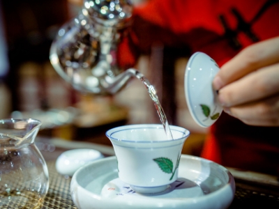 千萬(wàn)別做兼職茶藝師，女人學(xué)茶藝好嗎？