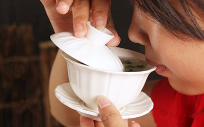 三才蓋碗的正確拿法，三才蓋碗抓碗法圖解