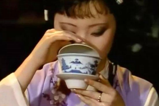 女士喝茶優(yōu)雅姿勢(shì)，女士正確喝茶姿勢(shì)禮儀