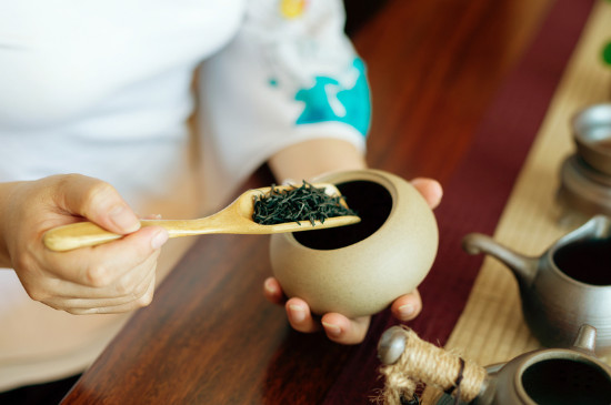 女人喝茶要行扣茶禮嗎，叩茶禮女士能用嗎？