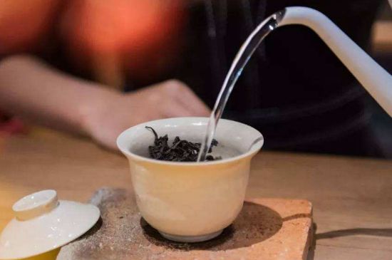 牛欄坑肉桂需不需要洗茶，武夷巖茶肉桂需要洗茶嗎？