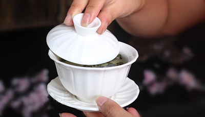 三才蓋碗的正確拿法，三才蓋碗抓碗法圖解