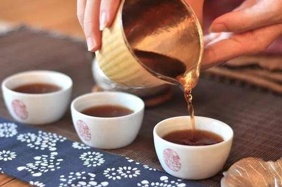 喝茶茶桌上的禮儀有哪些，泡茶待客十大禮儀不可不做！