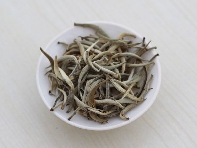 白茶品質(zhì)如何區(qū)分，白茶的優(yōu)劣質(zhì)量辨別方法