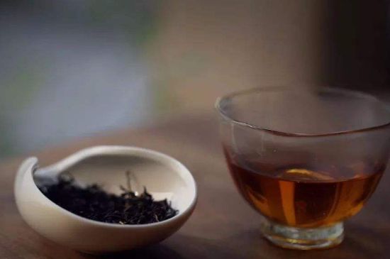 泡好的茶水放冰箱能保存多久，泡好的茶冷藏放多久？