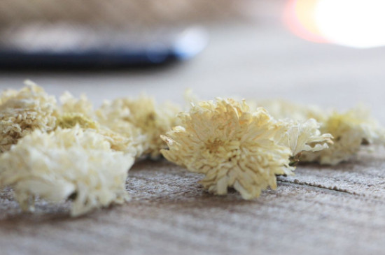 菊花茶買小朵還是大朵，泡茶用的小菊花和大菊花哪個好