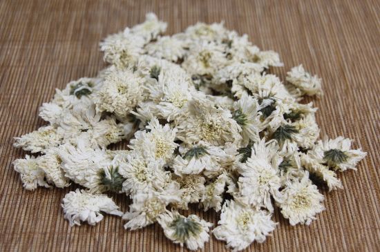 晚上可以喝菊花茶泡水嗎，睡覺前能不能喝菊花茶？