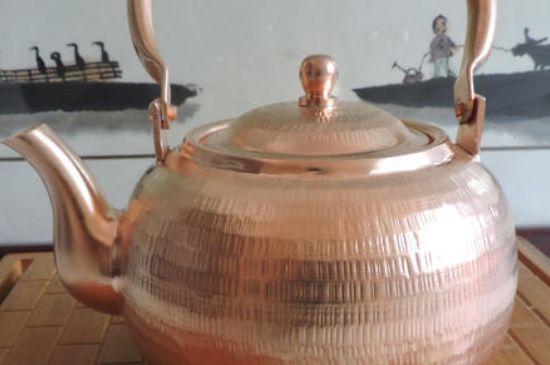 用銅壺?zé)惺裁唇?，銅壺煮水的兩大忌諱和好處