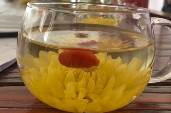 晚上可以喝菊花茶泡水嗎，睡覺前能不能喝菊花茶？