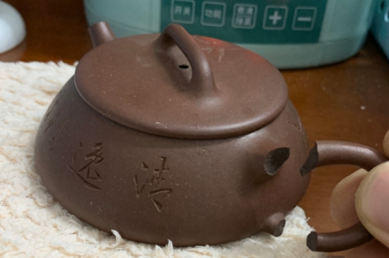 新買的紫砂壺為什么會(huì)裂，真的紫砂壺是不是很容易開裂？