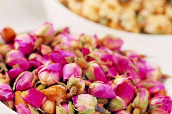 玫瑰花的最佳搭配，喝玫瑰花茶搭配什么喝好？