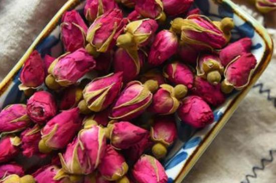 干玫瑰花泡水放幾顆，玫瑰花泡水一次放幾朵？