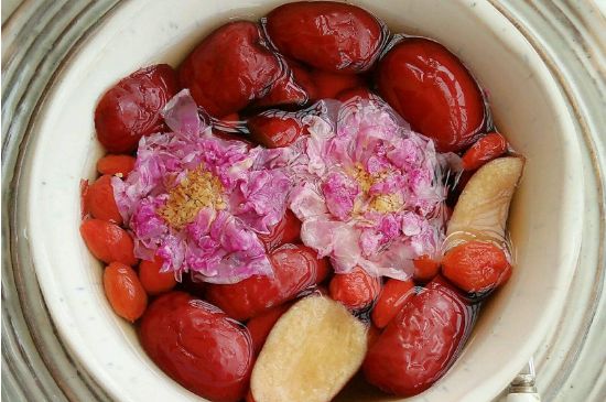 喝玫瑰花茶能祛斑嗎，玫瑰花茶有祛斑的功效嗎？