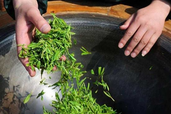 龍井茶炒茶葉怎么炒出好茶色，茶葉怎樣做出來最綠？