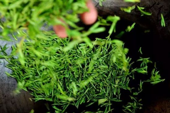 龍井茶炒茶葉怎么炒出好茶色，茶葉怎樣做出來最綠？