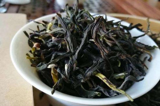 鴨屎香單叢雪片茶的特點(diǎn)，鳳凰雪片茶有什么特點(diǎn)？