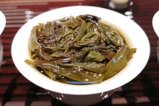 長(zhǎng)期喝巖茶會(huì)上火嗎？巖茶這樣喝了容易上火！