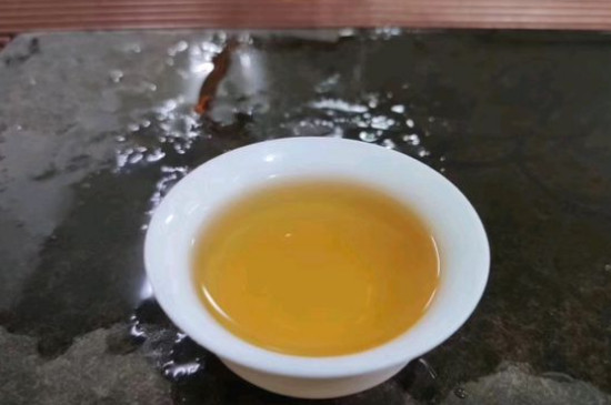 新舊白茶怎么區(qū)分，怎么分辨白茶是新還是舊