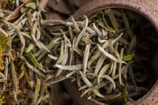 福鼎白茶要喝老的嗎，為什么喝白茶要喝老茶存新茶？