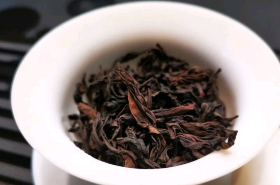 長(zhǎng)期喝巖茶會(huì)上火嗎？巖茶這樣喝了容易上火！