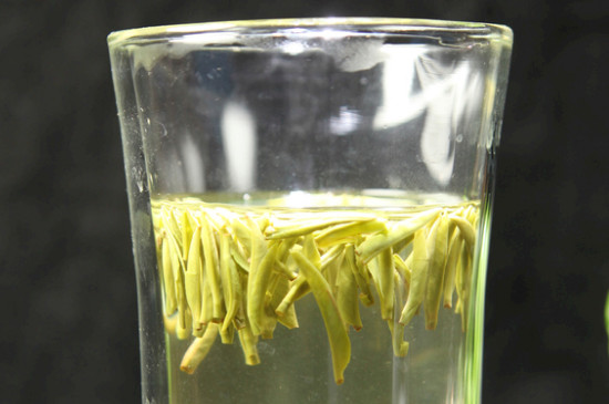 竹葉青茶泡不立起來怎么回事，竹葉青茶怎么泡立起來