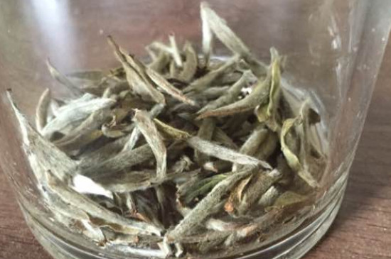 白毫銀針年份越久越好嗎，銀針白毫是否越陳越好