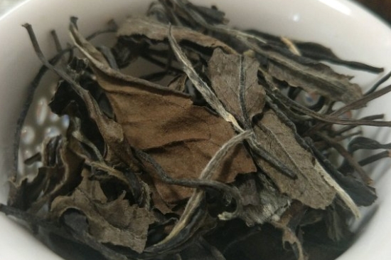 福鼎白茶貢眉和壽眉的區(qū)別，壽眉與貢眉有什么區(qū)別