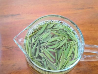 竹葉青和毛尖的區(qū)別，竹葉青和信陽(yáng)毛尖哪個(gè)好？