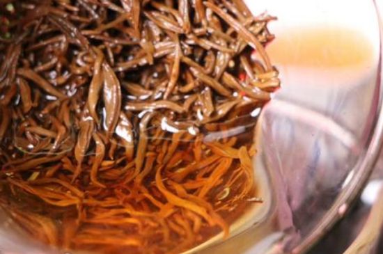 300塊錢的金駿眉能喝嗎，兩三百多金駿眉和一千多區(qū)別