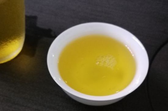 女人喝金駿眉的好處和壞處，女性喝金駿眉可減肥養(yǎng)顏