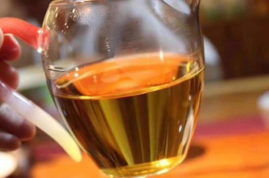 女人晚上喝紅茶好嗎，女人紅茶啥時候喝最好？