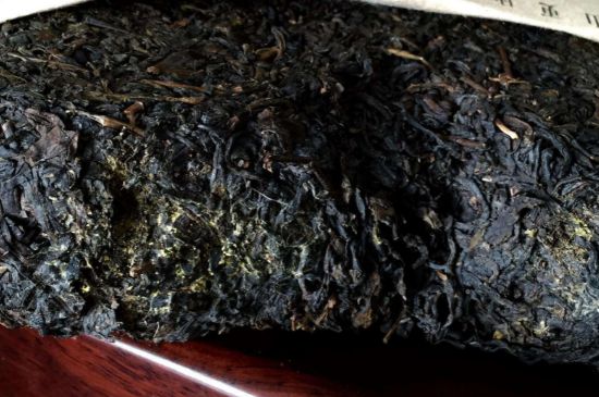 伏茶里的金花是黃曲霉素嗎，金花茯茶里的是什么菌