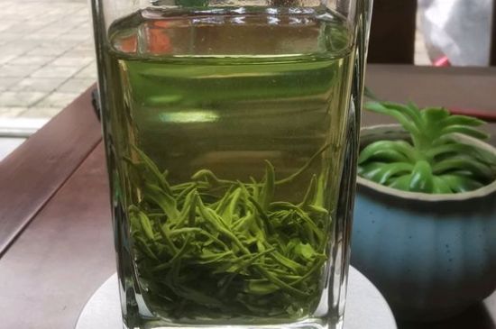 綠茶放了三年還能喝嗎，綠茶放久了喝了會(huì)怎樣