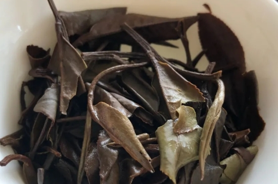 老白茶上火還是去火？夏季喝煮的老白茶會(huì)容易上火！