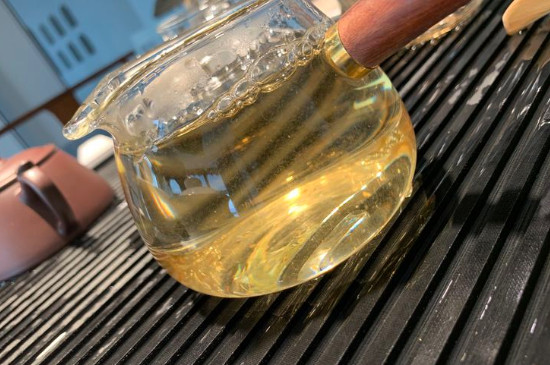 白毫銀針年份越久越好嗎，銀針白毫是否越陳越好