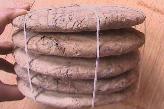 茯磚茶與普洱茶哪個(gè)好，茯茶和普洱茶口味區(qū)別