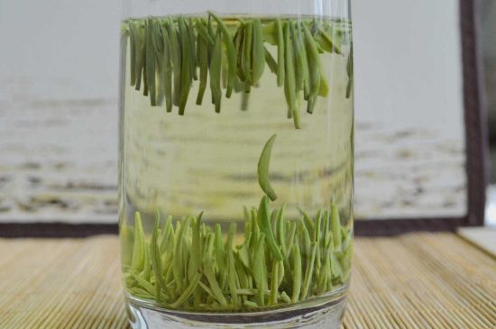 雀舌和竹葉青的區(qū)別，雀舌對比竹葉青圖片