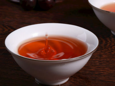 紅茶和綠茶的區(qū)別，常喝紅茶好還是綠茶好？